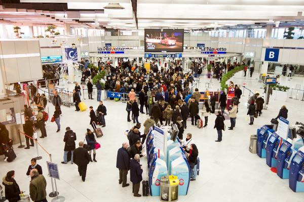 ADP : File d’attente à l’aéroport d’Orly © Jgp