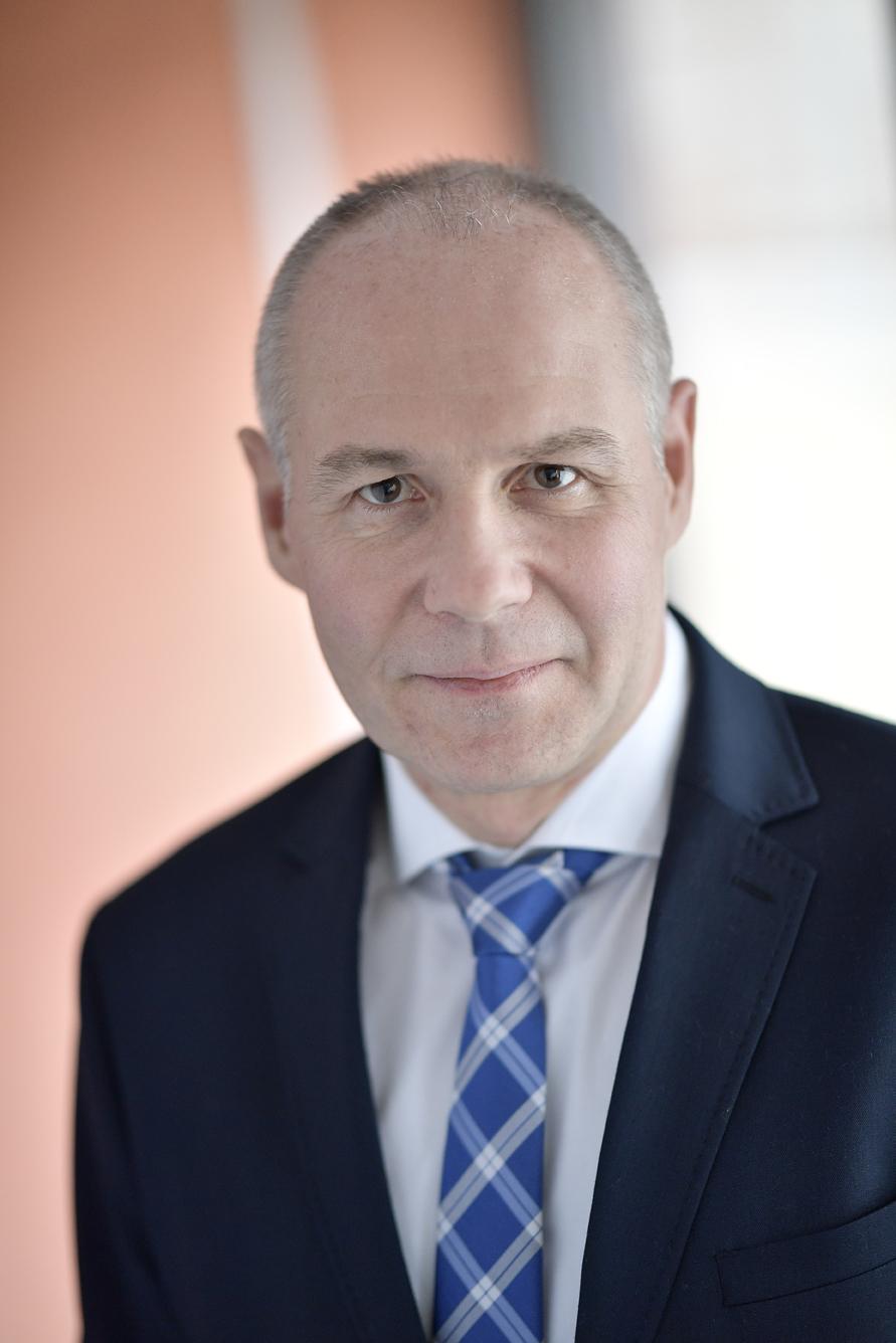 JACQUES HENQUINET, DIRECTEUR GENERAL 